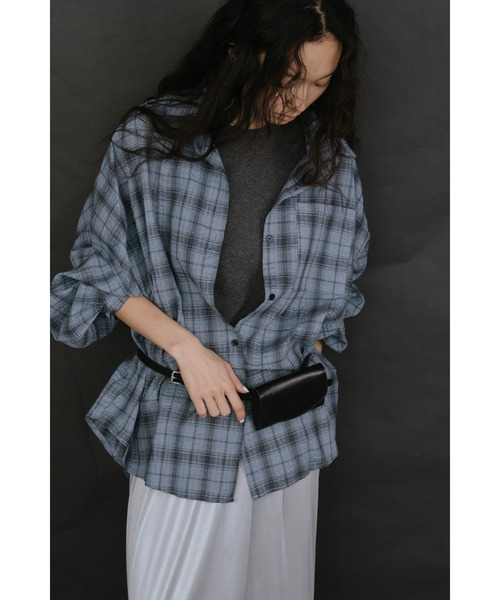 duei（デュイ）の「オーバーサイズチェックルーズシャツ（シャツ/ブラウス・レディース・ブラウン/ブルー/ホワイト/グリーン・FREE）」の4枚目の写真