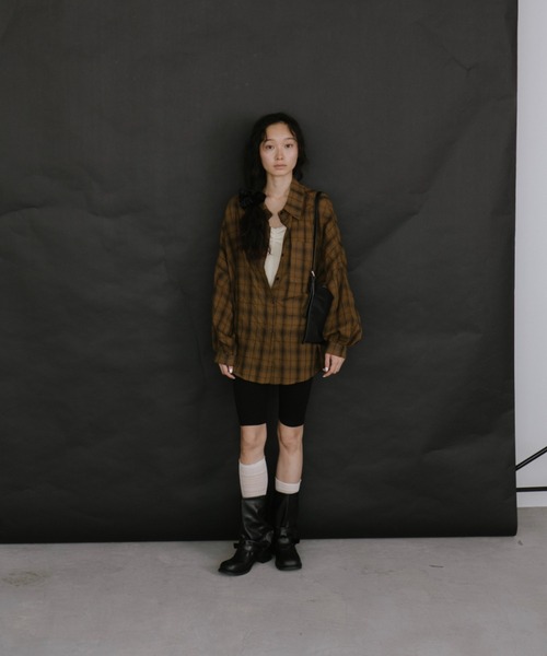 duei（デュイ）の「オーバーサイズチェックルーズシャツ（シャツ/ブラウス・レディース・ブラウン/ブルー/ホワイト/グリーン・FREE）」の13枚目の写真