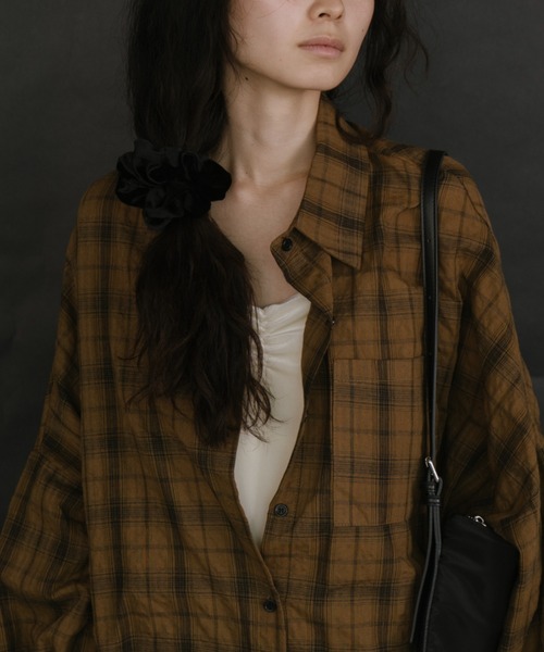 duei（デュイ）の「オーバーサイズチェックルーズシャツ（シャツ/ブラウス・レディース・ブラウン/ブルー/ホワイト/グリーン・FREE）」の6枚目の写真