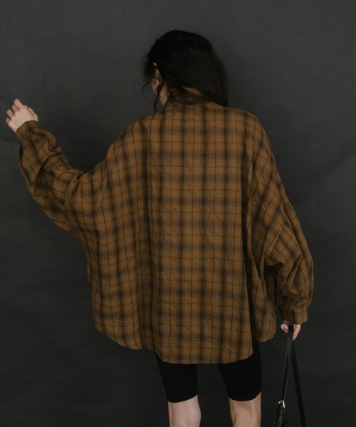duei（デュイ）の「オーバーサイズチェックルーズシャツ（シャツ/ブラウス・レディース・ブラウン/ブルー/ホワイト/グリーン・FREE）」の8枚目の写真