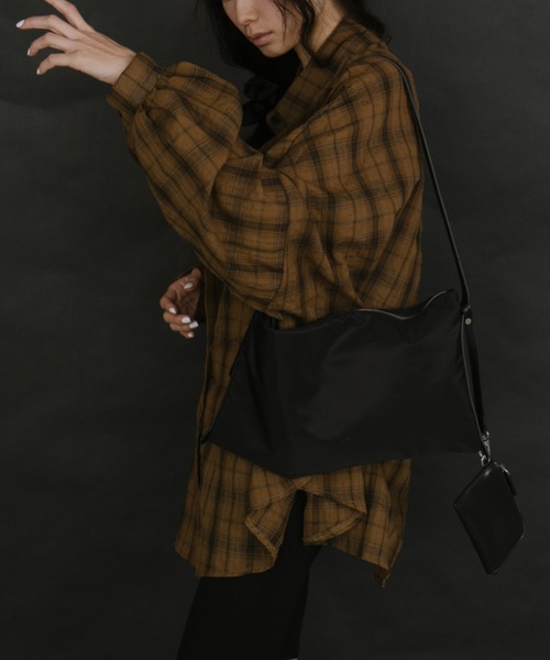 duei（デュイ）の「オーバーサイズチェックルーズシャツ（シャツ/ブラウス・レディース・ブラウン/ブルー/ホワイト/グリーン・FREE）」の7枚目の写真