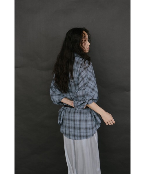 duei（デュイ）の「オーバーサイズチェックルーズシャツ（シャツ/ブラウス・レディース・ブラウン/ブルー/ホワイト/グリーン・FREE）」の18枚目の写真