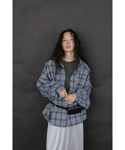 duei（デュイ）の「オーバーサイズチェックルーズシャツ（シャツ/ブラウス・レディース・ブラウン/ブルー/ホワイト/グリーン・FREE）」の16枚目の写真