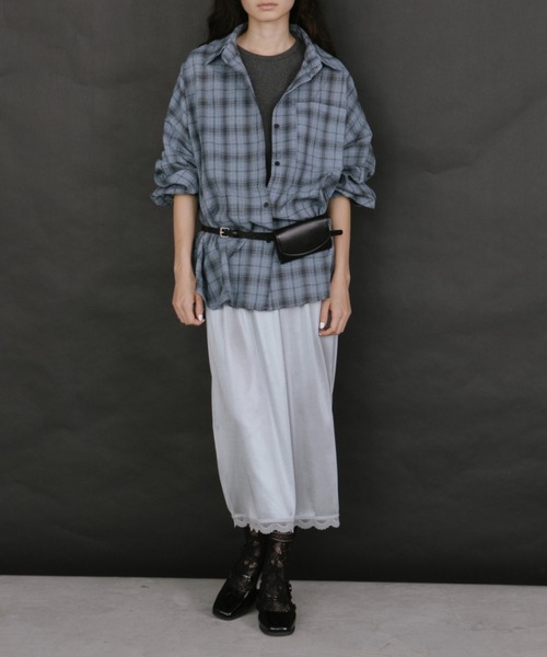 duei（デュイ）の「オーバーサイズチェックルーズシャツ（シャツ/ブラウス・レディース・ブラウン/ブルー/ホワイト/グリーン・FREE）」の14枚目の写真