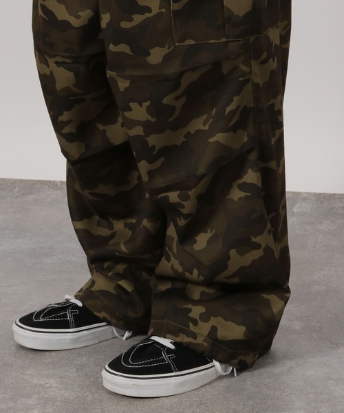 LAKOLE（ラコレ）の「迷彩カーゴパンツ / 587167（その他パンツ・メンズ・カーキ・LARGE/X-LARGE/MEDIUM）」の2枚目の写真