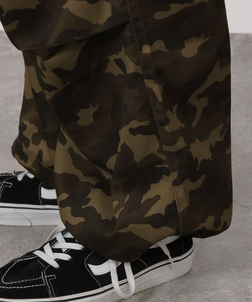 LAKOLE（ラコレ）の「迷彩カーゴパンツ / 587167（その他パンツ・メンズ・カーキ・LARGE/X-LARGE/MEDIUM）」の3枚目の写真