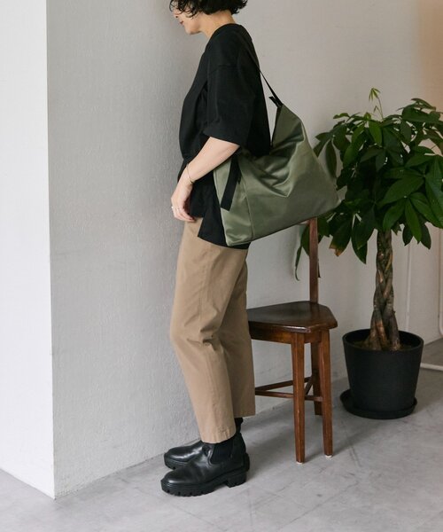 撥水》フラットA4ショルダーバッグ（ショルダーバッグ）｜ear