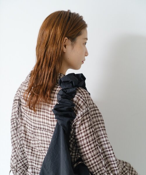 Kastane（カスタネ）の「【A4サイズ】BシャーリングナイロンBAG（ショルダーバッグ・レディース・アイボリー/ブラック/サックスブルー・FREE）」の5枚目の写真