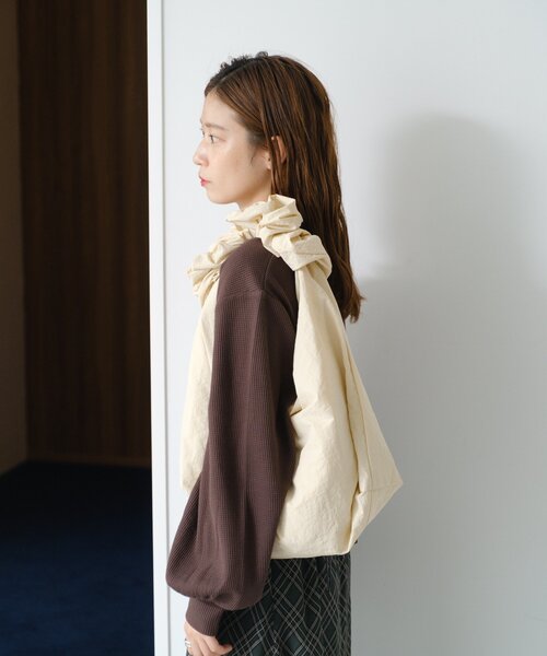 Kastane（カスタネ）の「【A4サイズ】BシャーリングナイロンBAG（ショルダーバッグ・レディース・アイボリー/ブラック/サックスブルー・FREE）」の15枚目の写真