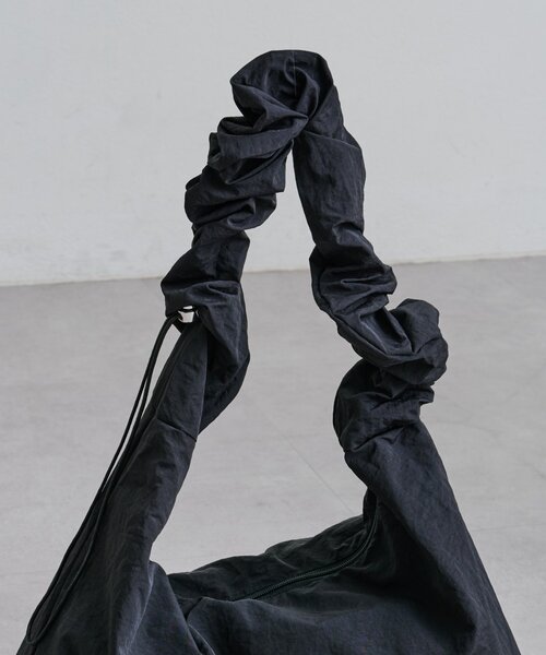 Kastane（カスタネ）の「【A4サイズ】BシャーリングナイロンBAG（ショルダーバッグ・レディース・アイボリー/ブラック/サックスブルー・FREE）」の12枚目の写真