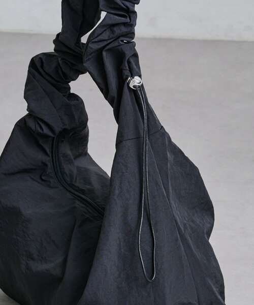 Kastane（カスタネ）の「【A4サイズ】BシャーリングナイロンBAG（ショルダーバッグ・レディース・アイボリー/ブラック/サックスブルー・FREE）」の11枚目の写真