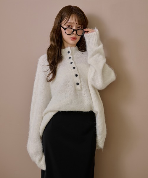 LAULEN（ローレン）の「half button shaggy high neck knit /ハーフボタンシャギーハイネックニット（Tシャツ/カットソー・レディース・チャコールグレー/アイボリー/ブラック・FREE）」の2枚目の写真