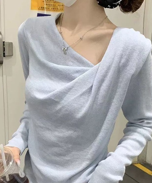 GEMEDA(ジェメダ)の「ドレープネックアシンメトリーニットトップス(ニット/セーター・レディース・ライトブルー/ダークグレー/ベージュ/ピンク・M)」の6枚目の写真