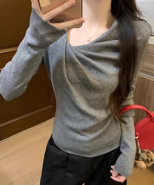 GEMEDA(ジェメダ)の「ドレープネックアシンメトリーニットトップス(ニット/セーター・レディース・ライトブルー/ダークグレー/ベージュ/ピンク・M)」の11枚目の写真