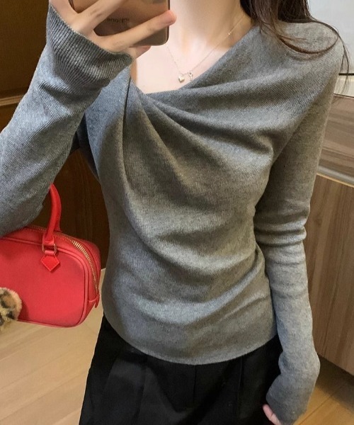 GEMEDA(ジェメダ)の「ドレープネックアシンメトリーニットトップス(ニット/セーター・レディース・ライトブルー/ダークグレー/ベージュ/ピンク・M)」の12枚目の写真