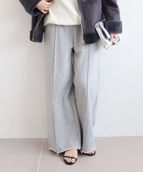 le.coeur blanc(ルクールブラン)の「《手洗い可能》イージーワイドスウェットパンツ(スウェットパンツ・レディース・ライトグレー/チャコールグレー・38)」の2枚目の写真