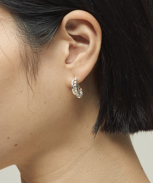 Firsthand（ファーストハンド）の「Firsthand/ファーストハンド ダブルフープピアス / 両耳用（ピアス（両耳用）・レディース・シルバー/ゴールド・ONE SIZE）」の5枚目の写真