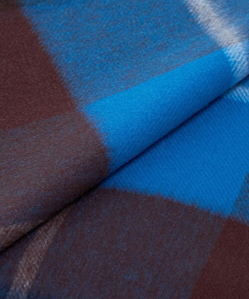 Johnstons of Elgin（ジョンストンズオブエルガン）の「＜Johnstons of Elgin＞カシミヤ チェック 70 ストール（ストール/ショール・レディース・ダークグレー/コバルトブルー/ライトグレー・FREE）」の14枚目の写真
