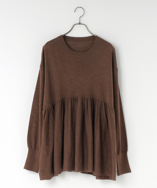 LOWRYS FARM（ローリーズファーム）の「ペプラムニットチュニックＬＳ　596325（ニット/セーター・レディース・ブラック/レッド/ブラウン・FREE）」の2枚目の写真
