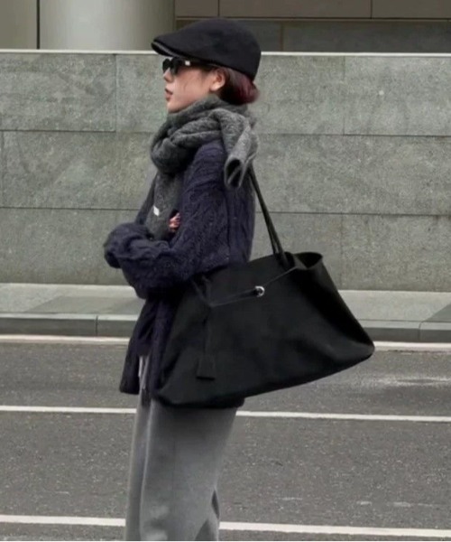 セール】【秋冬新作】スエード調チャーム付きショルダーバッグ