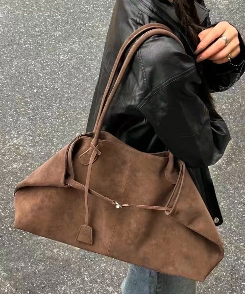 セール】【秋冬新作】スエード調チャーム付きショルダーバッグ