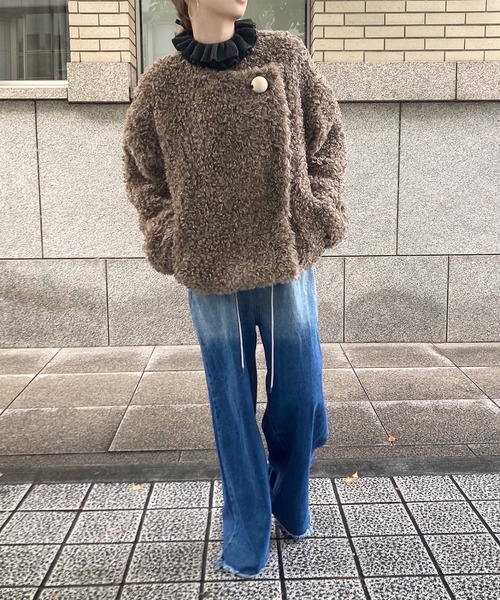 ISOOK(アイスー)の「ウッドビーズノーカラーボアコート (comochi original) / ボアアウター ボアジャケット モコモコアウター プードル プードルファー ショートコート(ノーカラーコート・レディース・アイボリー/モカ・FREE)」の11枚目の写真