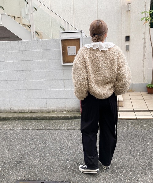 ISOOK(アイスー)の「ウッドビーズノーカラーボアコート (comochi original) / ボアアウター ボアジャケット モコモコアウター プードル プードルファー ショートコート(ノーカラーコート・レディース・アイボリー/モカ・FREE)」の13枚目の写真
