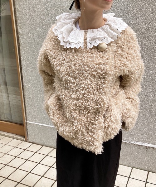 ISOOK(アイスー)の「ウッドビーズノーカラーボアコート (comochi original) / ボアアウター ボアジャケット モコモコアウター プードル プードルファー ショートコート(ノーカラーコート・レディース・アイボリー/モカ・FREE)」の14枚目の写真