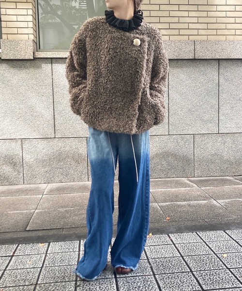 ISOOK(アイスー)の「ウッドビーズノーカラーボアコート (comochi original) / ボアアウター ボアジャケット モコモコアウター プードル プードルファー ショートコート(ノーカラーコート・レディース・アイボリー/モカ・FREE)」の16枚目の写真