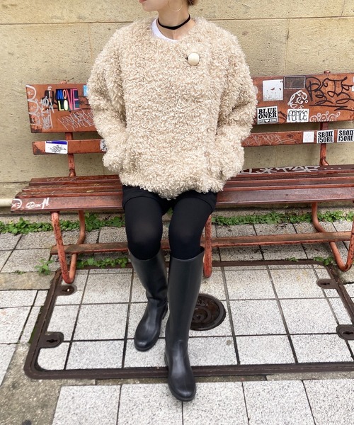 ISOOK(アイスー)の「ウッドビーズノーカラーボアコート (comochi original) / ボアアウター ボアジャケット モコモコアウター プードル プードルファー ショートコート(ノーカラーコート・レディース・アイボリー/モカ・FREE)」の21枚目の写真