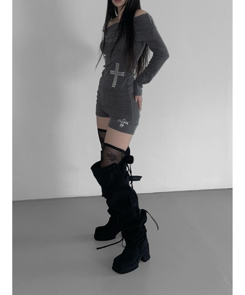 THEAIRTOWN(ジエアタウン)の「tuebe cross off top(Tシャツ/カットソー・レディース・ブラック/アイボリー/ダークグレー・FREE)」の20枚目の写真
