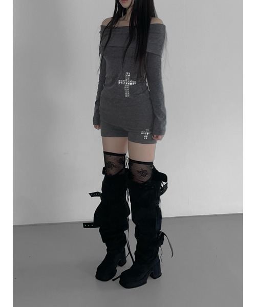 THEAIRTOWN(ジエアタウン)の「tuebe cross off top(Tシャツ/カットソー・レディース・ブラック/アイボリー/ダークグレー・FREE)」の19枚目の写真