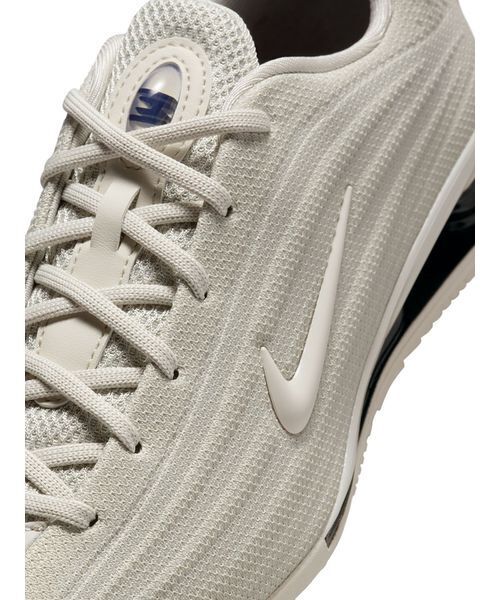 emmi（エミ）の「【NIKE meets emmi】SHOX Z（スニーカー）」 - WEAR