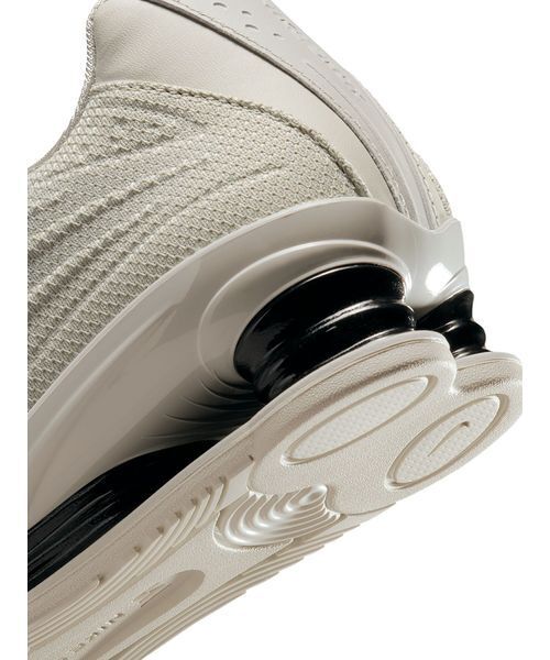 NIKE（ナイキ）の「【NIKE meets emmi】SHOX Z（スニーカー・レディース・アイボリー・25.5/25/24.5/24/23.5/23）」の4枚目の写真