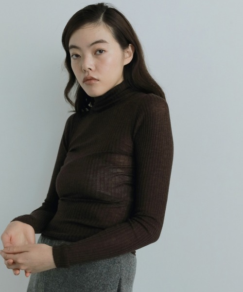anuke（アンヌーク）の「Soft Rib Turtle（ニット/セーター・レディース・アイボリー/ブラック/チャコールグレー/ブラウン・FREE）」の4枚目の写真