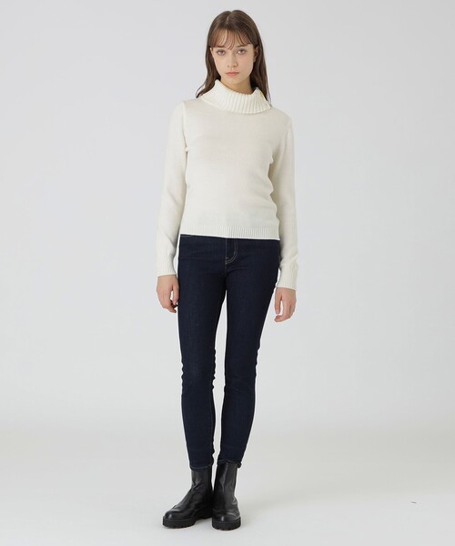 BLUE LABEL CRESTBRIDGE(ブルーレーベルクレストブリッジ)の「【ウォッシャブル】ウォッシャブルウールオフタートルニット(ニット/セーター・レディース・オフホワイト/ブラック・38)」の3枚目の写真