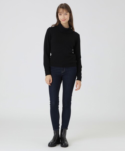 BLUE LABEL CRESTBRIDGE(ブルーレーベルクレストブリッジ)の「【ウォッシャブル】ウォッシャブルウールオフタートルニット(ニット/セーター・レディース・オフホワイト/ブラック・38)」の8枚目の写真