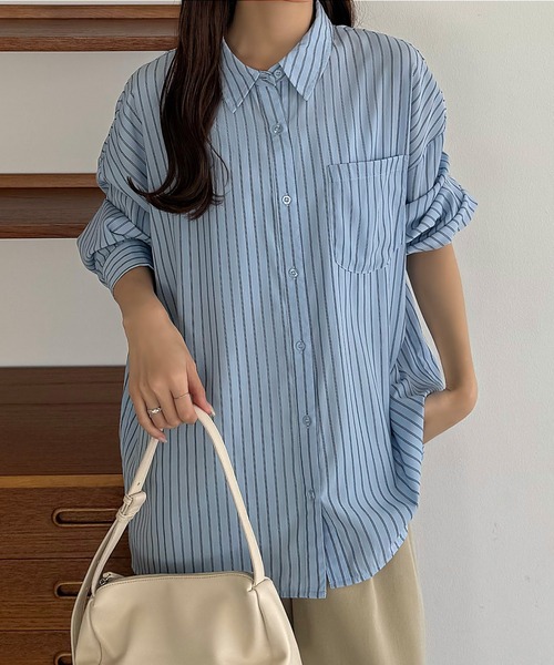 callautia(カラウティア)の「バックスリットオーバーサイズストライプシャツ(シャツ/ブラウス・レディース・ブルー/ベージュ/ピンク・SMALL/MEDIUM/LARGE)」の4枚目の写真