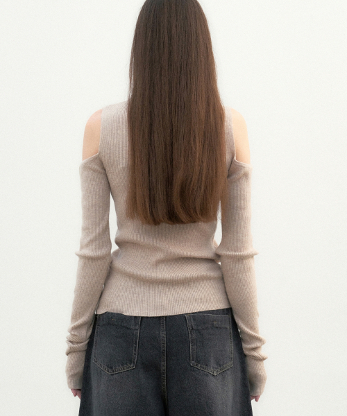 NICK&NICOLE(ニックアンドニコール)の「NICOLE WARMER RIBBED OFF SHOULDER KNIT_SAND BEIGE(ニット/セーター・レディース・その他・FREE)」の3枚目の写真