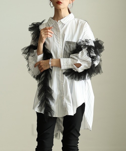 Sawa a la mode(サワアラモード)の「チュールフリルロングストライプシャツ(シャツ/ブラウス・レディース・オフホワイト/ブラック・FREE)」の1枚目の写真