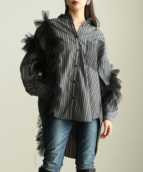 Sawa a la mode(サワアラモード)の「チュールフリルロングストライプシャツ(シャツ/ブラウス・レディース・オフホワイト/ブラック・FREE)」の2枚目の写真