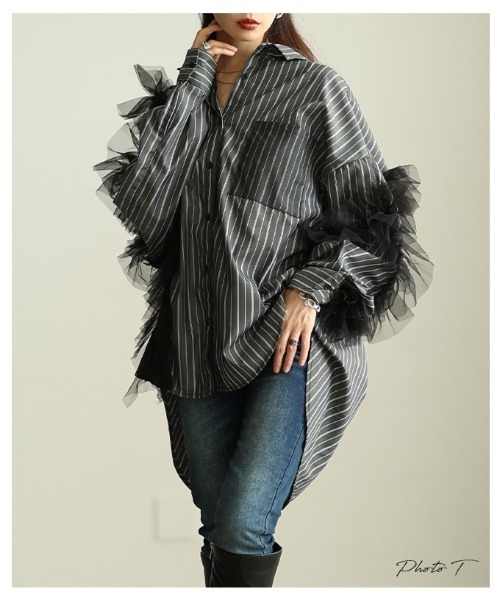 Sawa a la mode(サワアラモード)の「チュールフリルロングストライプシャツ(シャツ/ブラウス・レディース・オフホワイト/ブラック・FREE)」の4枚目の写真