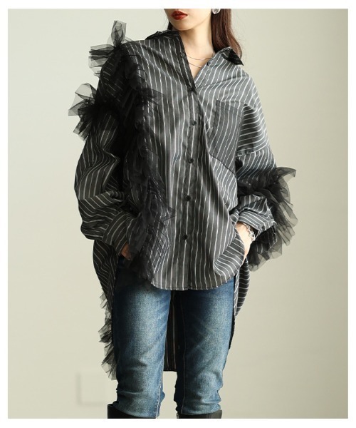 Sawa a la mode(サワアラモード)の「チュールフリルロングストライプシャツ(シャツ/ブラウス・レディース・オフホワイト/ブラック・FREE)」の6枚目の写真