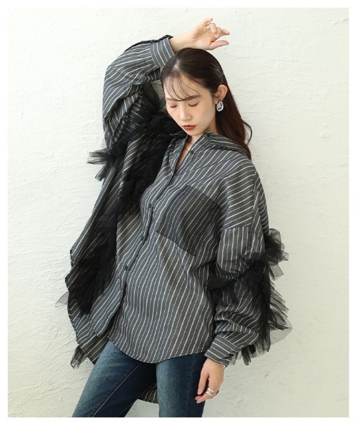 Sawa a la mode(サワアラモード)の「チュールフリルロングストライプシャツ(シャツ/ブラウス・レディース・オフホワイト/ブラック・FREE)」の10枚目の写真