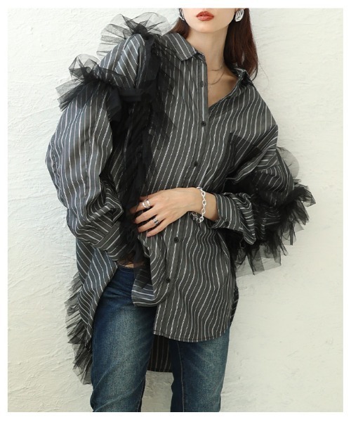 Sawa a la mode(サワアラモード)の「チュールフリルロングストライプシャツ(シャツ/ブラウス・レディース・オフホワイト/ブラック・FREE)」の11枚目の写真