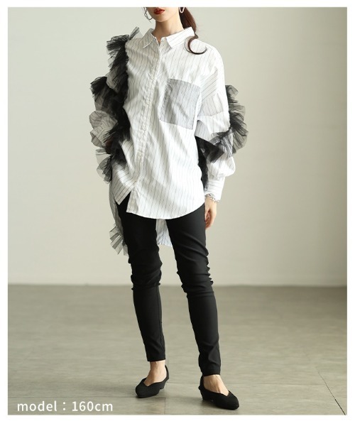 Sawa a la mode(サワアラモード)の「チュールフリルロングストライプシャツ(シャツ/ブラウス・レディース・オフホワイト/ブラック・FREE)」の15枚目の写真
