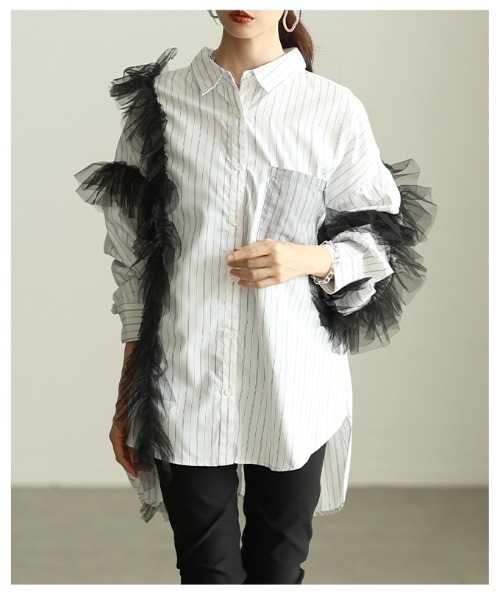 Sawa a la mode(サワアラモード)の「チュールフリルロングストライプシャツ(シャツ/ブラウス・レディース・オフホワイト/ブラック・FREE)」の18枚目の写真