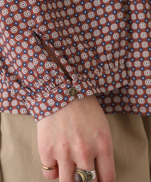 A.N.L（エーエヌエル　レーベル）の「A.N.L 幾何柄ボウタイブラウス（シャツ/ブラウス・レディース・レンガ/アイボリー・38）」の9枚目の写真