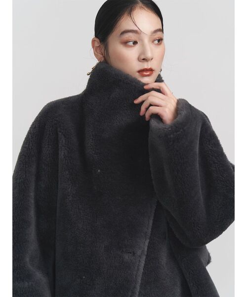LAGUNAMOON(ラグナムーン)の「フェイクムートンスタンドカラーコート(ムートンコート・レディース・チャコールグレー/アイボリー/モカ・FREE)」の17枚目の写真