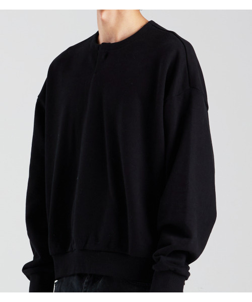 BUTTON SEOUL(ボタンソウル)の「クロップヘンリーネックスウェット裏起毛マンツーマンシャツ(ブラック)(スウェット・メンズ・その他・MEDIUM/LARGE/X-LARGE)」の3枚目の写真